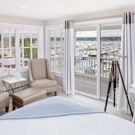 Inn At Harbor Hill Marina Niantic Extérieur photo