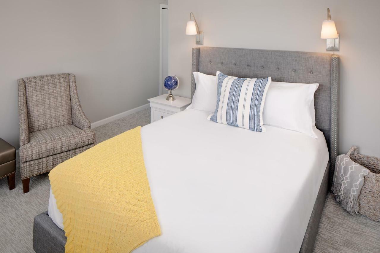Inn At Harbor Hill Marina Niantic Extérieur photo