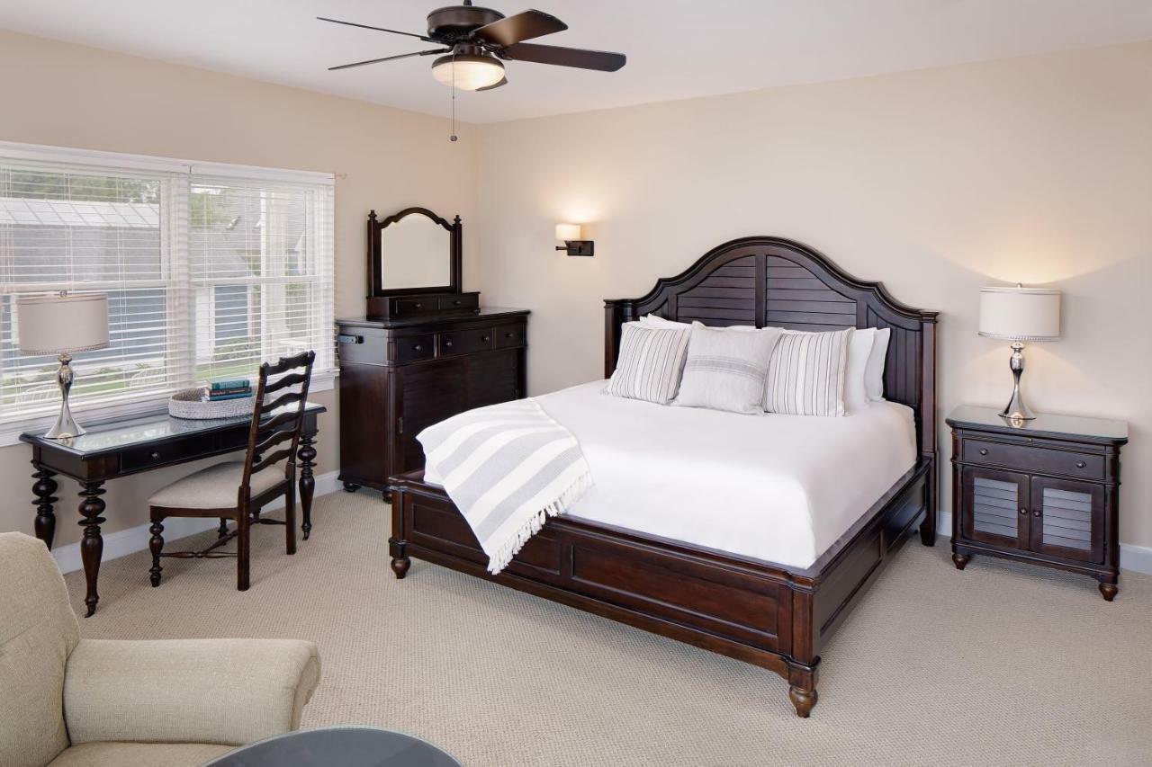 Inn At Harbor Hill Marina Niantic Extérieur photo