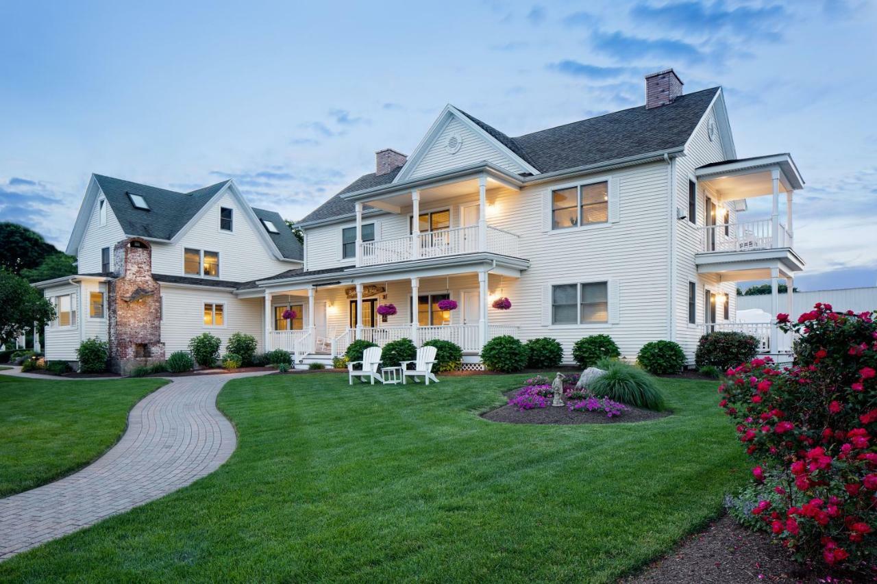 Inn At Harbor Hill Marina Niantic Extérieur photo