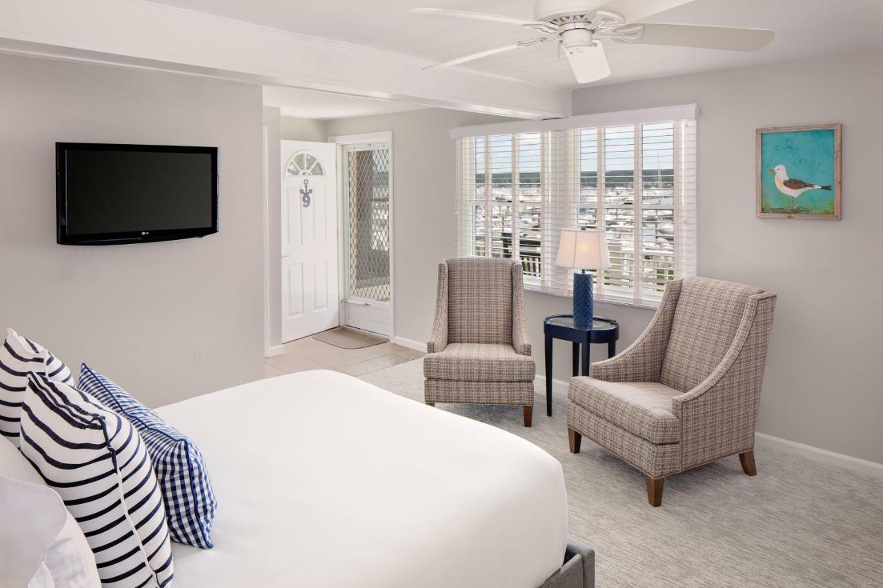Inn At Harbor Hill Marina Niantic Extérieur photo